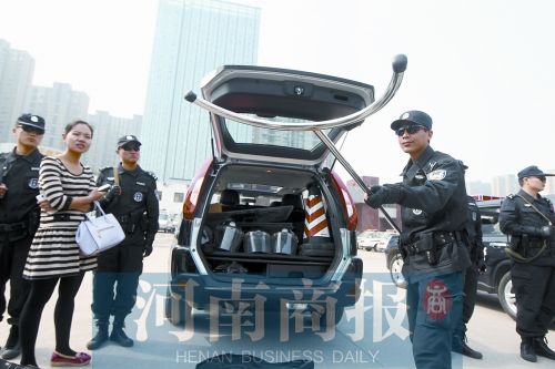 郑州特警PTU成立 配备巡逻车防暴盾冲锋枪防暴恐